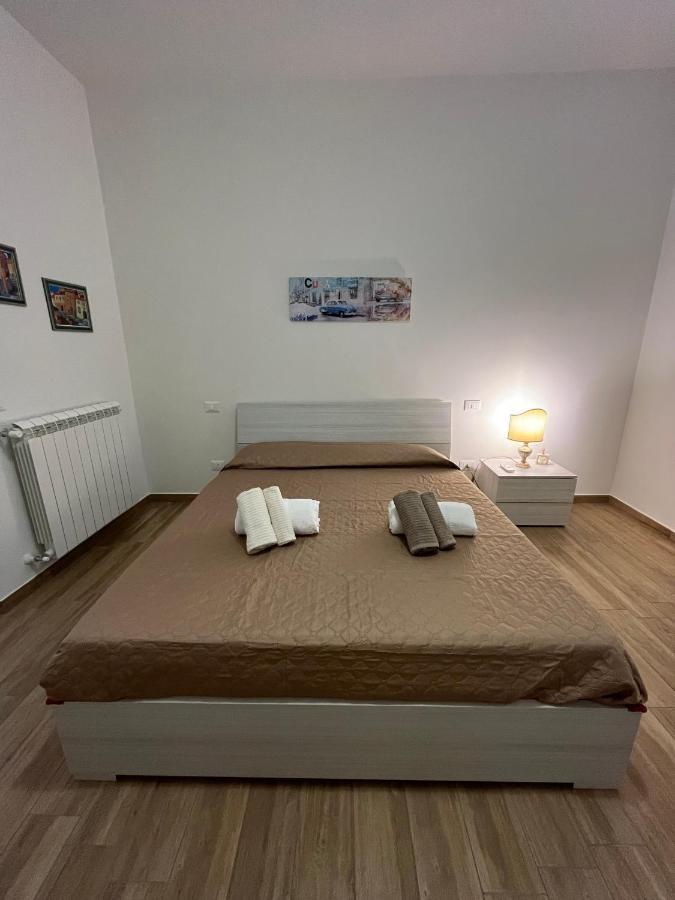 Bed&Breakfast Del Viaggiatore Fondi Exteriör bild