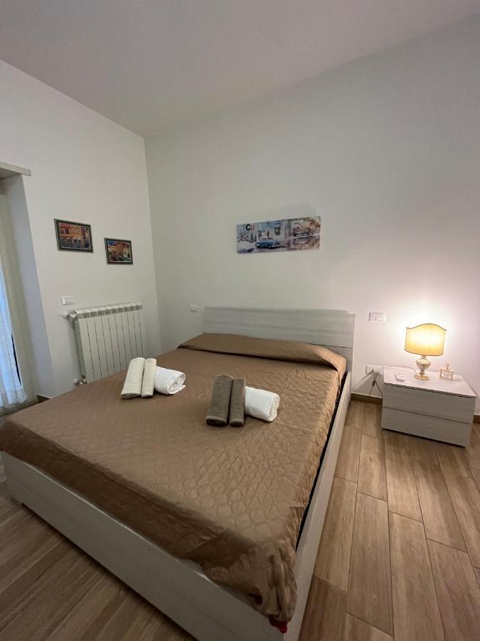 Bed&Breakfast Del Viaggiatore Fondi Exteriör bild