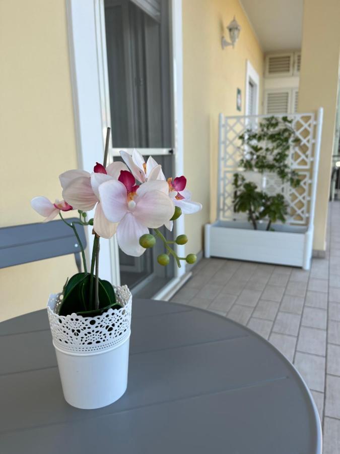 Bed&Breakfast Del Viaggiatore Fondi Exteriör bild
